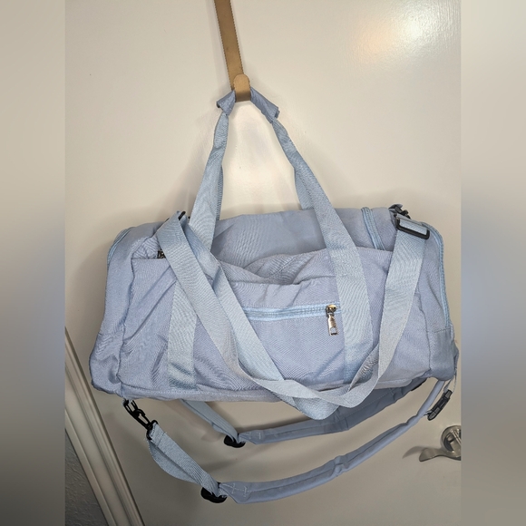 New 40L Carry On Travel Duffel Bag w Shoe Compartment & Luggage Sleeve - Blue - Picture 12 of 16